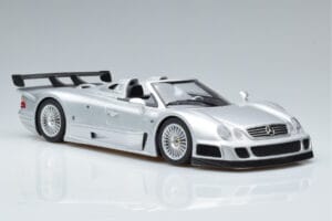 Mercedes CLK GTR Roadster Prata GT Spirit 1:18 GT155 Resina - imagem 4 de 6