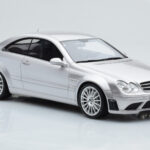 Mercedes CLK63 AMG C209 Coupe Prata Otto 1:18 - image 4 of 6