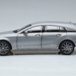 Mercedes CLS Shooting Brake X218 Alanite Cinzento Norev 1:18 - image 4 of 7