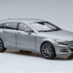 Mercedes CLS Shooting Brake X218 Alanite Cinzento Norev 1:18 - image 5 of 7