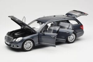 Mercedes E-Class S212 T-Model Tenorit Cinzento Metálico Minichamps 1:18 B66962447 Metal - imagem 2 de 8