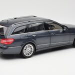 Mercedes E-Class S212 T-Model Tenorit Cinzento Metálico Minichamps 1:18 B66962447 - image 3 of 8