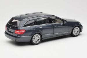 Mercedes E-Class S212 T-Model Tenorit Cinzento Metálico Minichamps 1:18 B66962447 Metal - imagem 3 de 8