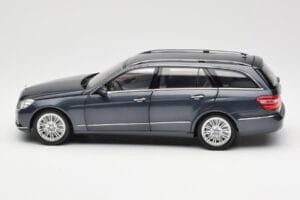 Mercedes E-Class S212 T-Model Tenorit Cinzento Metálico Minichamps 1:18 B66962447 Metal - imagem 4 de 8