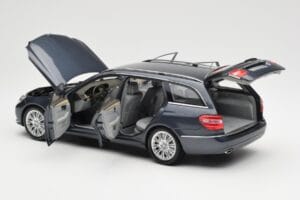 Mercedes E-Class S212 T-Model Tenorit Cinzento Metálico Minichamps 1:18 B66962447 Metal - imagem 5 de 8