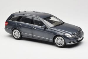 Mercedes E-Class S212 T-Model Tenorit Cinzento Metálico Minichamps 1:18 B66962447 Metal - imagem 6 de 8