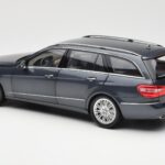 Mercedes E-Class S212 T-Model Tenorit Cinzento Metálico Minichamps 1:18 B66962447 - image 7 of 8