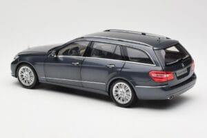 Mercedes E-Class S212 T-Model Tenorit Cinzento Metálico Minichamps 1:18 B66962447 Metal - imagem 7 de 8