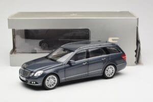 Mercedes E-Class S212 T-Model Tenorit Cinzento Metálico Minichamps 1:18 B66962447 Metal - imagem 8 de 8