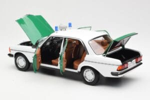 Mercedes E-Class W123 Polizei Norev 1:18 B66040676 Metal - imagem 5 de 8