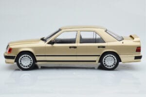 Mercedes E-Class W124 Tuning Bege MCG 1:18 MCG18342 Metal - imagem 3 de 6