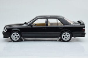 Mercedes E-Class W124 Tuning Preto MCG 1:18 MCG18341 Metal - imagem 3 de 6
