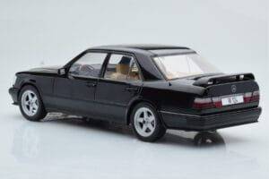 Mercedes E-Class W124 Tuning Preto MCG 1:18 MCG18341 Metal - imagem 5 de 6