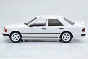Mercedes E-Class W124 Tuning Branco MCG 1:18 MCG18343 Metal - imagem 3 de 6