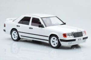 Mercedes E-Class W124 Tuning Branco MCG 1:18 MCG18343 Metal - imagem 4 de 6