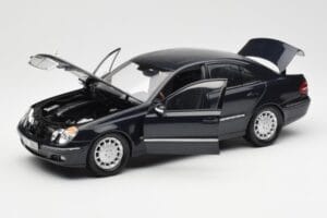 Mercedes E-Class W211 Azul Metálico Kyosho 1:18 B66962147 Metal - imagem 2 de 8