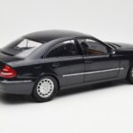 Mercedes E-Class W211 Azul Metálico Kyosho 1:18 B66962147 - image 3 of 8