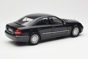 Mercedes E-Class W211 Azul Metálico Kyosho 1:18 B66962147 Metal - imagem 3 de 8