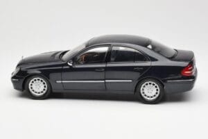 Mercedes E-Class W211 Azul Metálico Kyosho 1:18 B66962147 Metal - imagem 4 de 8