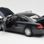 Mercedes E-Class W211 Azul Metálico Kyosho 1:18 B66962147 - image 5 of 8