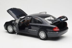 Mercedes E-Class W211 Azul Metálico Kyosho 1:18 B66962147 Metal - imagem 5 de 8