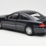 Mercedes E-Class W211 Azul Metálico Kyosho 1:18 B66962147 - image 7 of 8