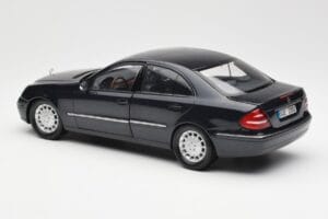 Mercedes E-Class W211 Azul Metálico Kyosho 1:18 B66962147 Metal - imagem 7 de 8
