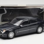 Mercedes E-Class W211 Azul Metálico Kyosho 1:18 B66962147 - image 8 of 8