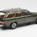 Mercedes 230T W123 T-Model Verde Metalizado Norev 1:18 183730 - image 3 of 8