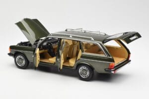 Mercedes 230T W123 T-Model Verde Metalizado Norev 1:18 183730 Metal - imagem 5 de 8