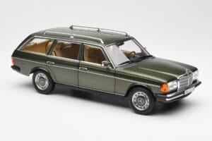 Mercedes 230T W123 T-Model Verde Metalizado Norev 1:18 183730 Metal - imagem 6 de 8
