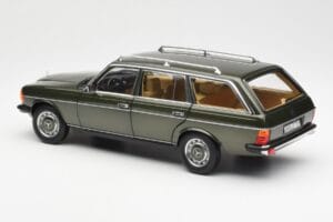 Mercedes 230T W123 T-Model Verde Metalizado Norev 1:18 183730 Metal - imagem 7 de 8