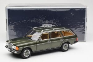 Mercedes 230T W123 T-Model Verde Metalizado Norev 1:18 183730 Metal - imagem 8 de 8