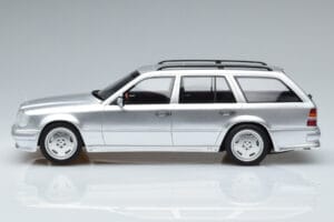 Mercedes E36 AMG S124 Prata Otto 1:18 OT889 Resina - imagem 3 de 6