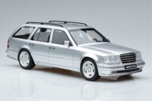 Mercedes E36 AMG S124 Prata Otto 1:18 OT889 Resina - imagem 4 de 6