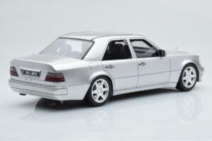 Mercedes E500 W124 Prata Otto 1:18 OT623 Resina - imagem 2 de 6