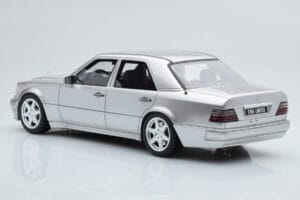 Mercedes E500 W124 Prata Otto 1:18 OT623 Resina - imagem 5 de 6