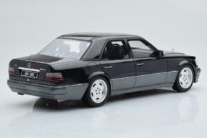 Mercedes E60 AMG W124 Preto Otto 1:18 OT131 Resina - imagem 2 de 6