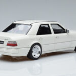 Mercedes E60 AMG W124 Branco Otto 1:18 - image 2 of 6