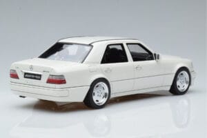 Mercedes E60 AMG W124 Branco Otto 1:18 B66040640 Resina - imagem 2 de 6
