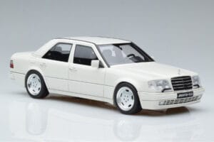 Mercedes E60 AMG W124 Branco Otto 1:18 B66040640 Resina - imagem 4 de 6