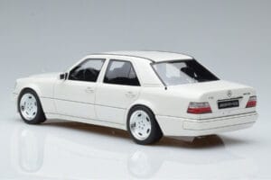 Mercedes E60 AMG W124 Branco Otto 1:18 B66040640 Resina - imagem 5 de 6