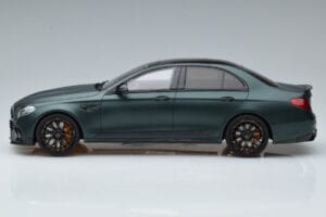 Mercedes E63 AMG Brabus 800 W213 Verde GT Spirit 1:18 GT208 Resina - imagem 3 de 6