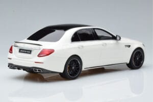 Mercedes AMG E63 S W213 Branco GT Spirit 1:18 B66965711 Resina - imagem 2 de 6