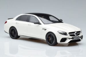 Mercedes AMG E63 S W213 Branco GT Spirit 1:18 B66965711 Resina - imagem 4 de 6