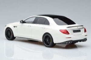 Mercedes AMG E63 S W213 Branco GT Spirit 1:18 B66965711 Resina - imagem 5 de 6