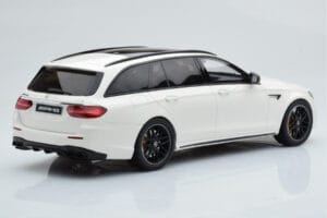 Mercedes AMG E63 S S213 T-Model Branco GT Spirit 1:18 GT795 Resina - imagem 2 de 6