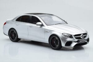 Mercedes AMG E63 S W213 Prata GT Spirit 1:18 GT230 Resina - imagem 4 de 6