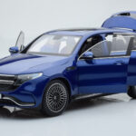 Mercedes EQC 400 Brilliant Azul NZG 1:18 - image 2 of 8