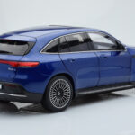 Mercedes EQC 400 Brilliant Azul NZG 1:18 - image 3 of 8